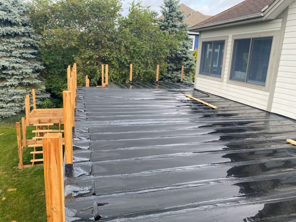 Hartford XL Deck Build: Trex Rain Escape Waterproofing & Modern Underside Finishes