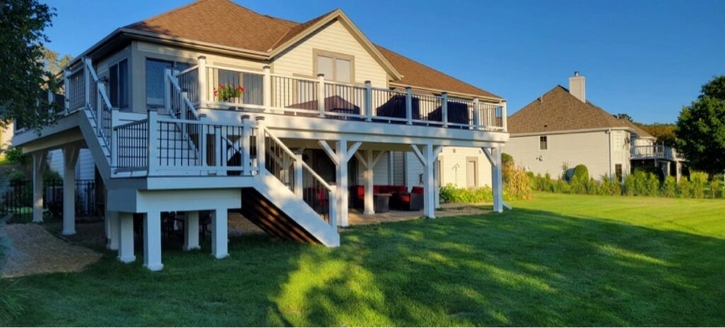 Hartford XL Deck Build: Trex Rain Escape Waterproofing & Modern Underside Finishes
