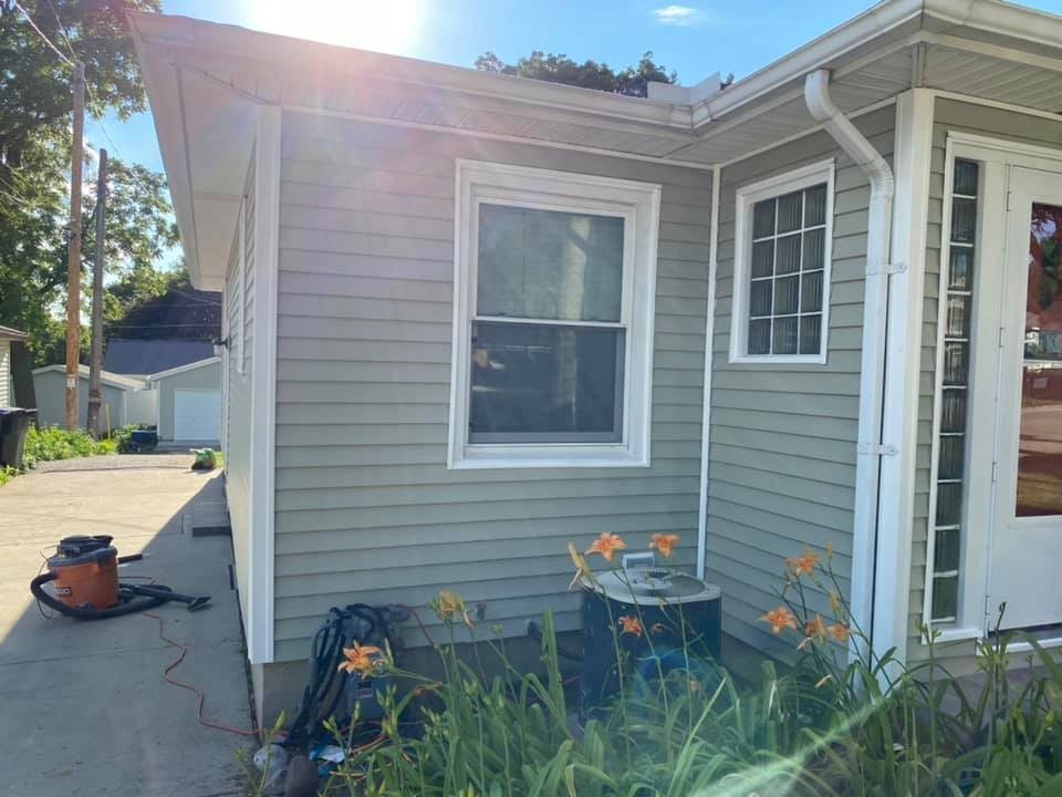 Waukesha PlyGem Vinyl Siding Replacement