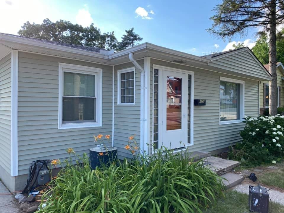 Waukesha PlyGem Vinyl Siding Replacement