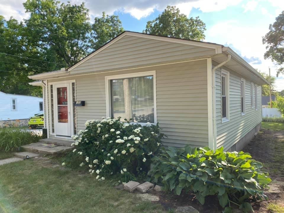 Waukesha PlyGem Vinyl Siding Replacement