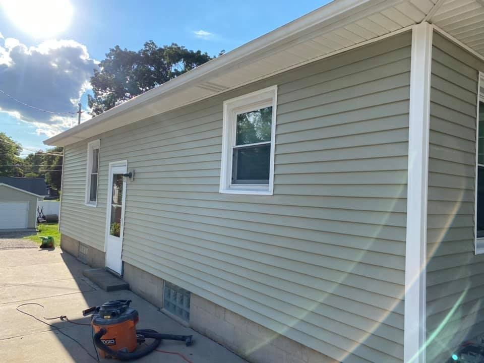 Waukesha PlyGem Vinyl Siding Replacement